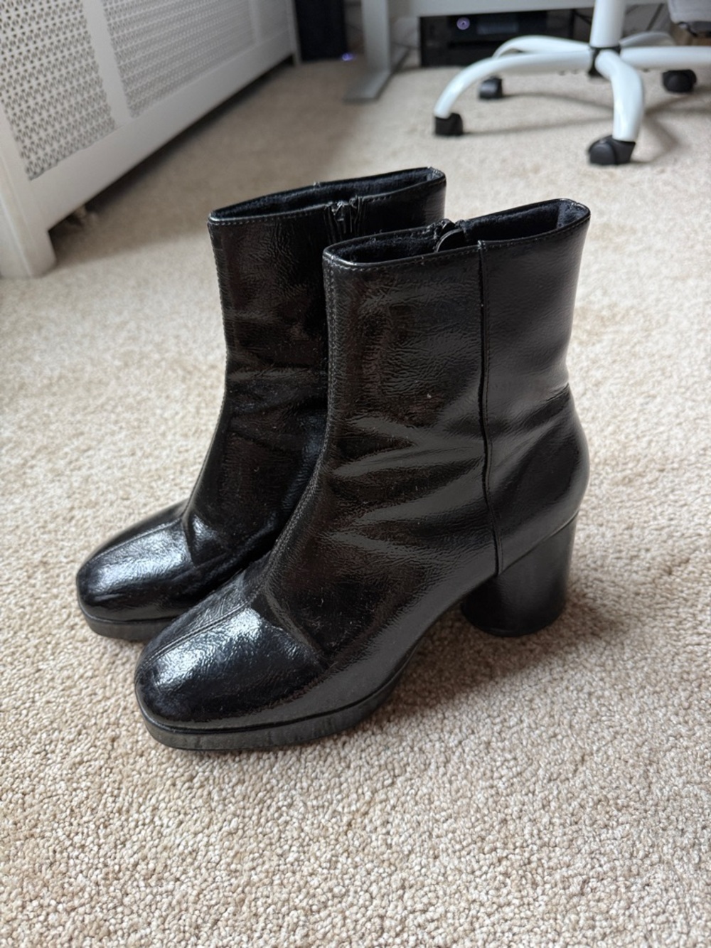 H&M Black Shiny Leather Boot Heels Size 8.5